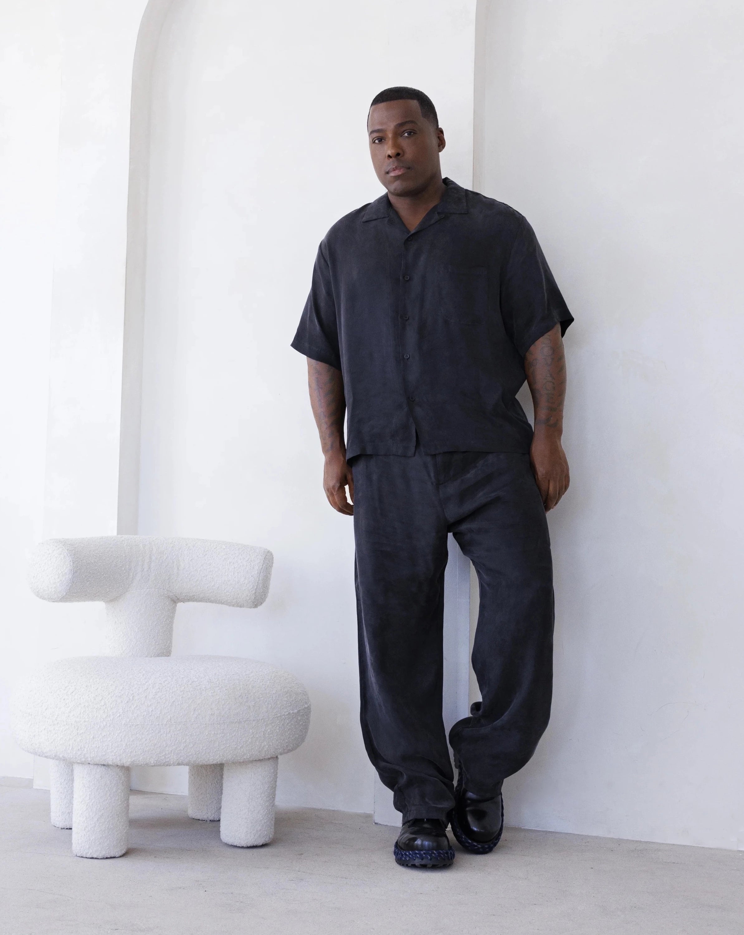 PRINCE CUT CUPRO SHORTSLEEVE SHIRT IN BLACK