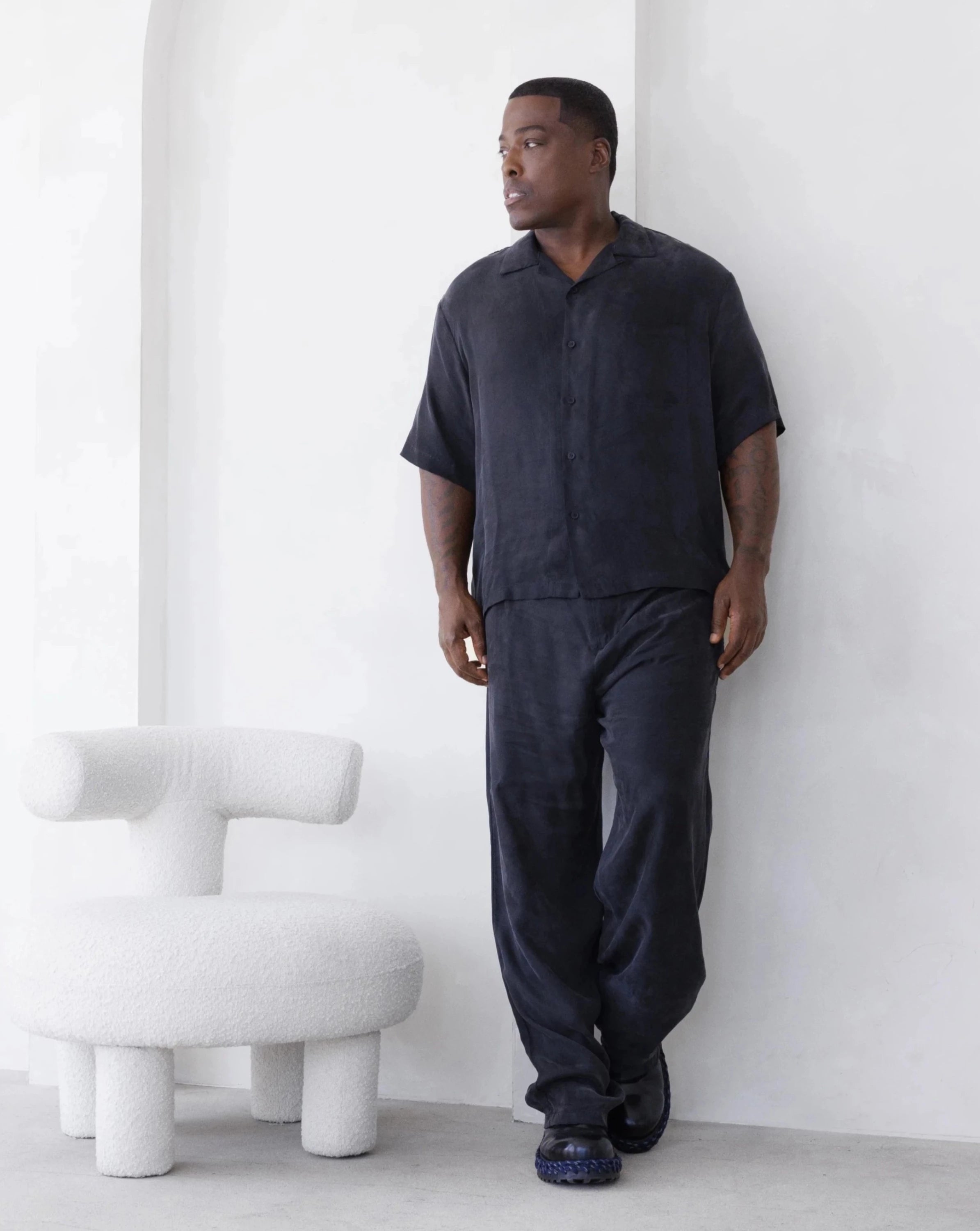 PRINCE CUT CUPRO SHORTSLEEVE SHIRT IN BLACK