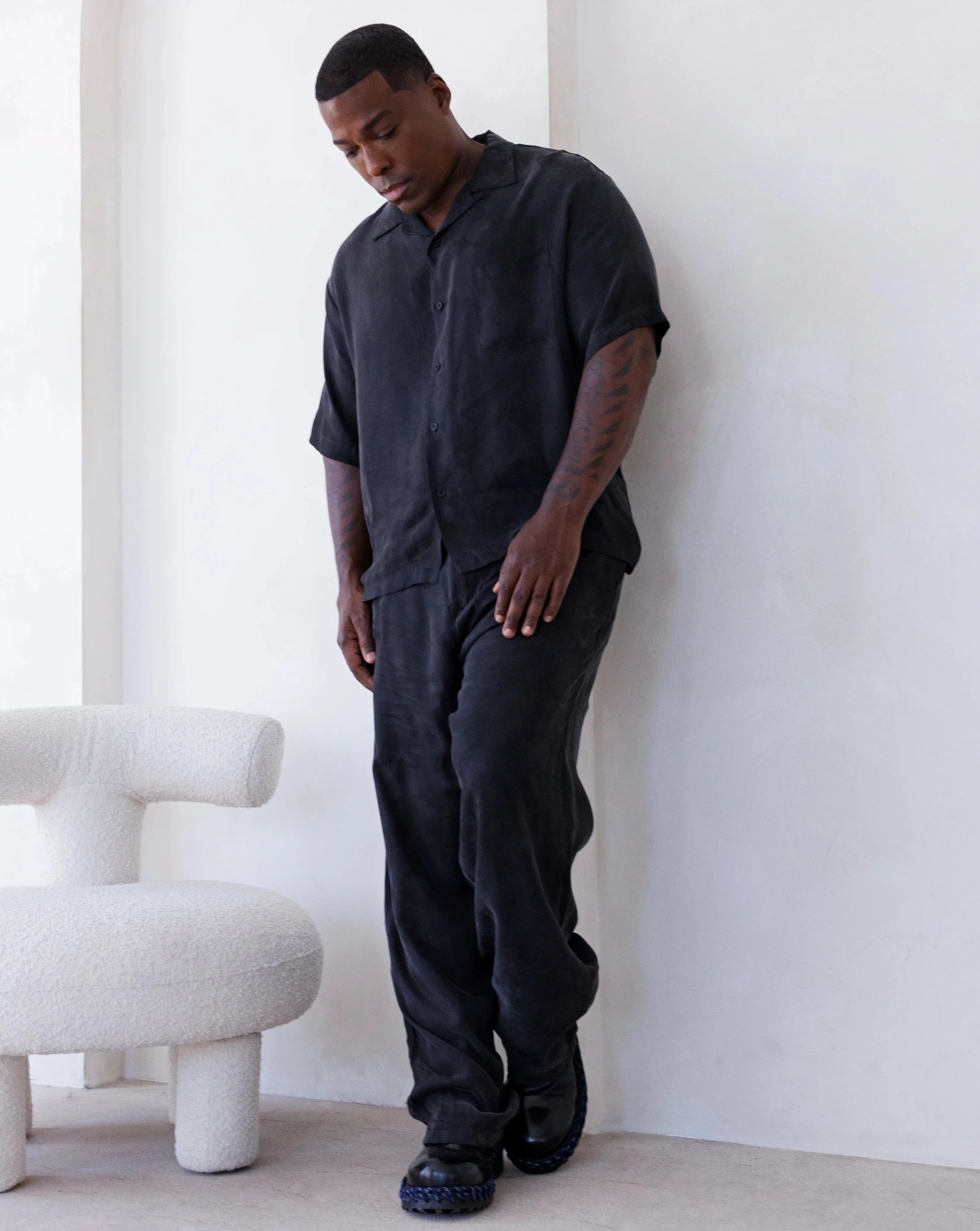 PRINCE CUT CUPRO SHORTSLEEVE SHIRT IN BLACK