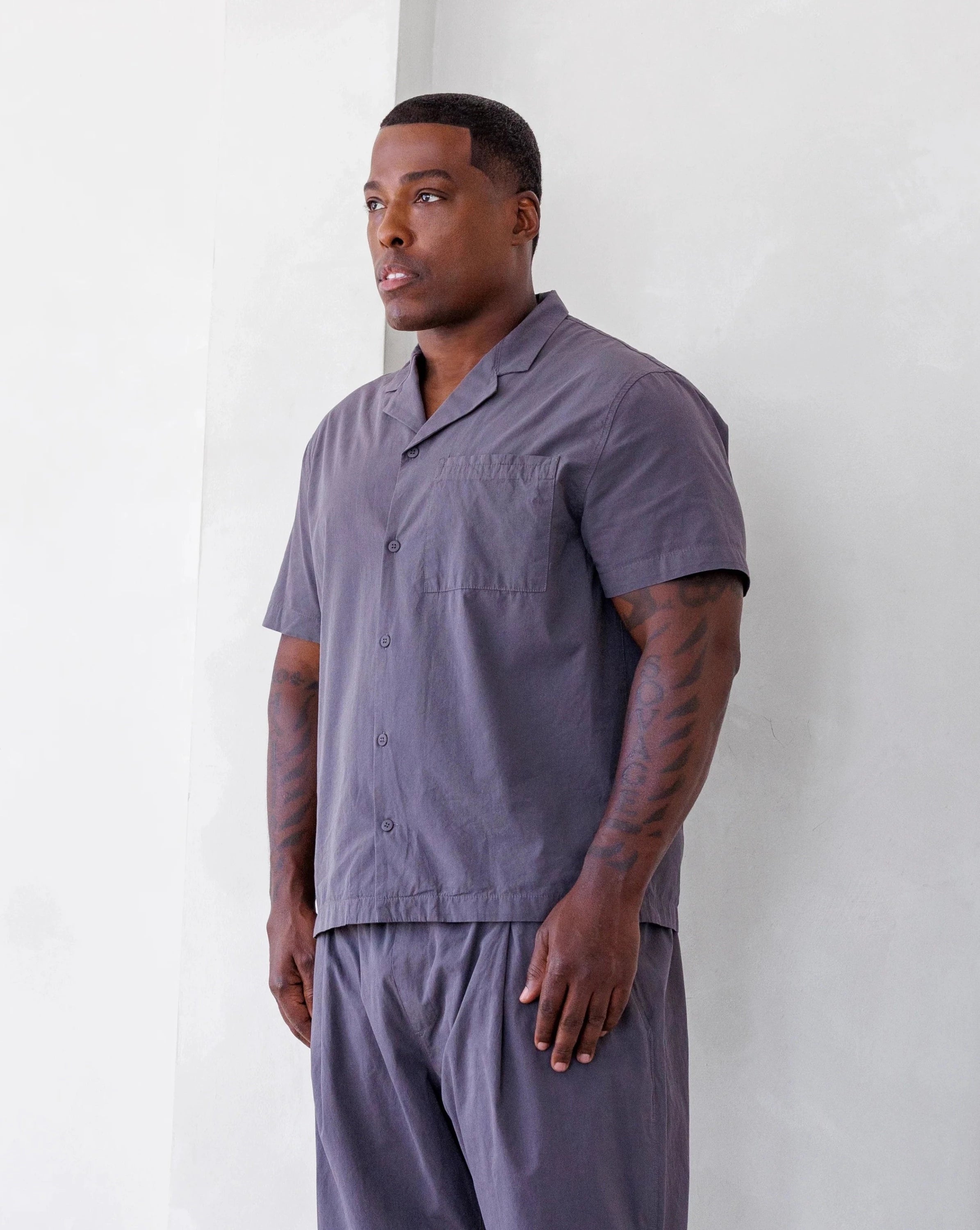 PASSPORT LIGHTWEIGHT COTTON SHORTSLEEVE SHIRT IN STEEL