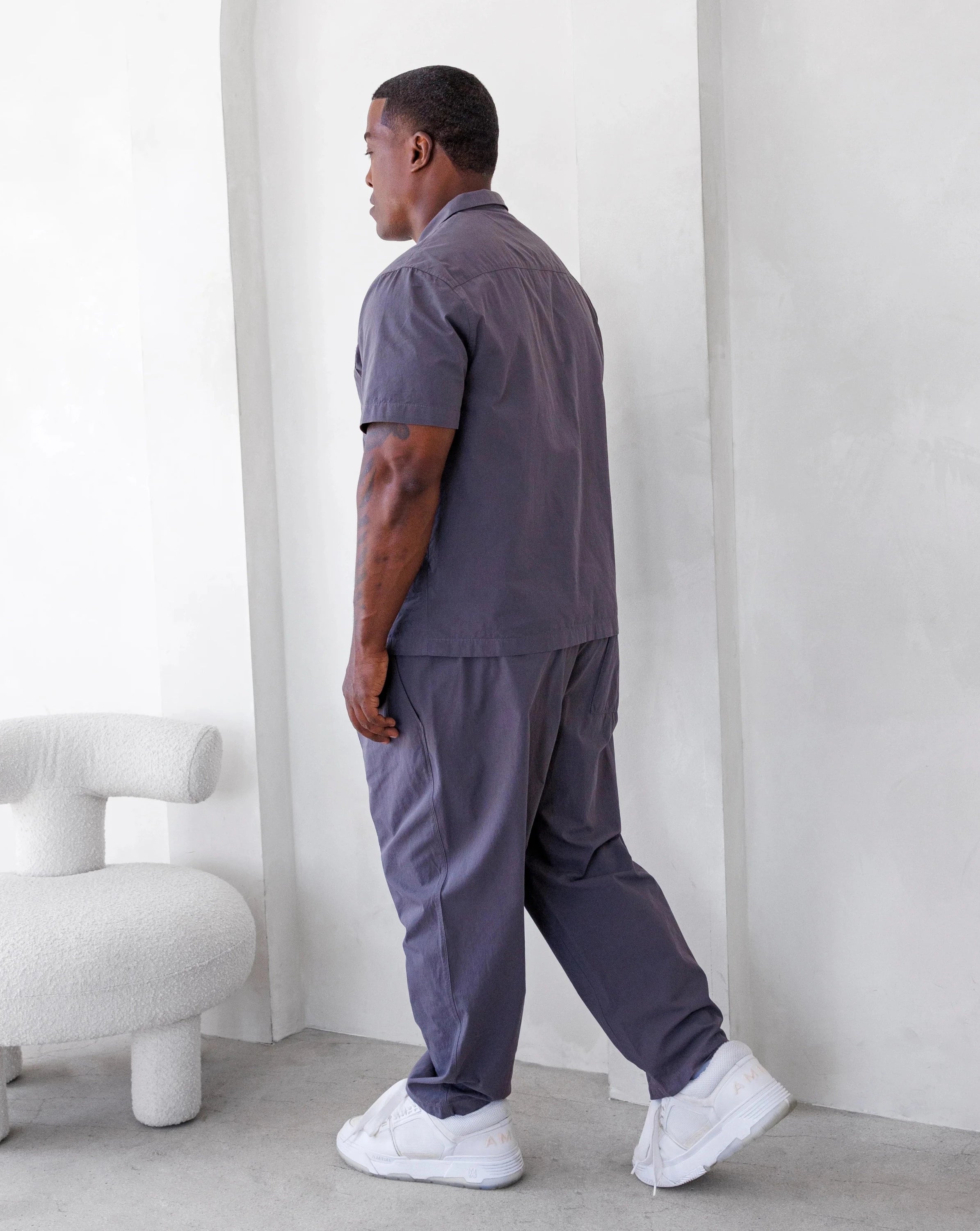 PASSPORT LIGHTWEIGHT COTTON SHORTSLEEVE SHIRT IN STEEL