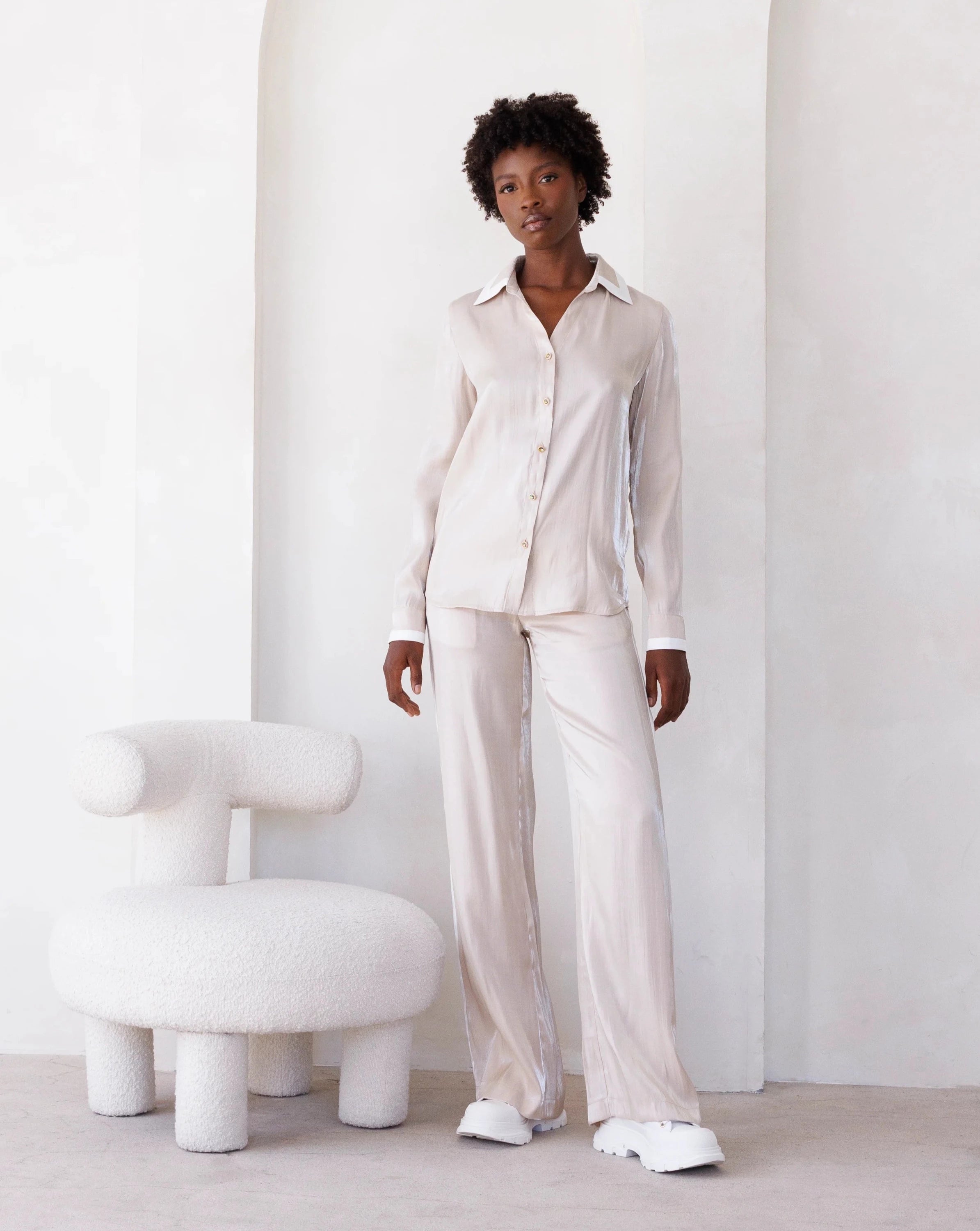 ILLUMINATED LONGSLEEVE BUTTONDOWN SHIRT IN BEIGE