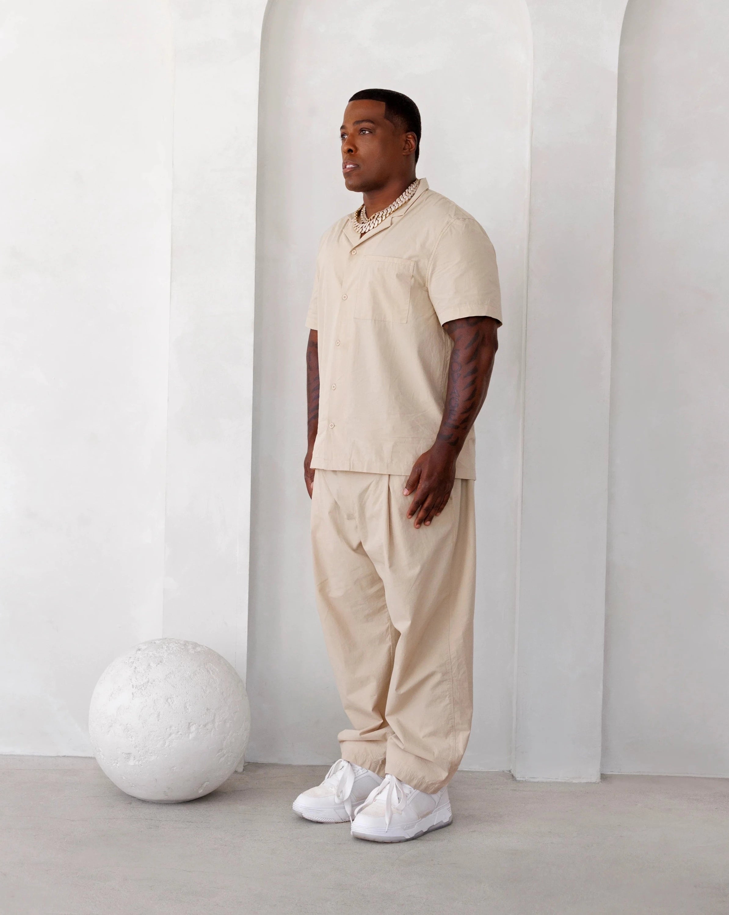 PASSPORT LIGHTWEIGHT COTTON SHORTSLEEVE SHIRT IN BEIGE