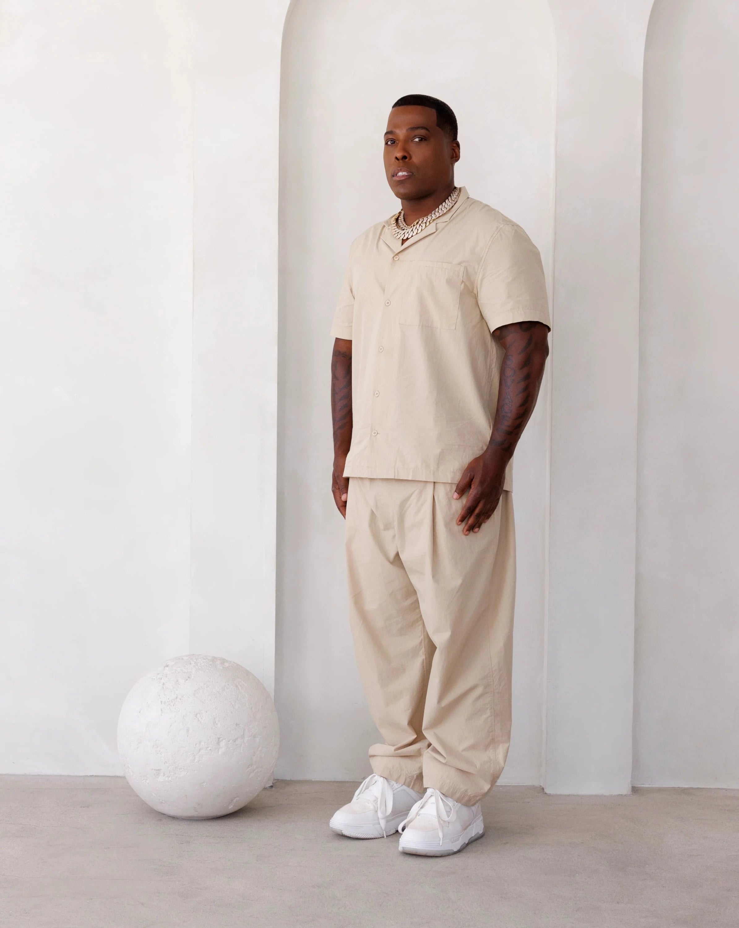 PASSPORT LIGHTWEIGHT COTTON SHORTSLEEVE SHIRT IN BEIGE