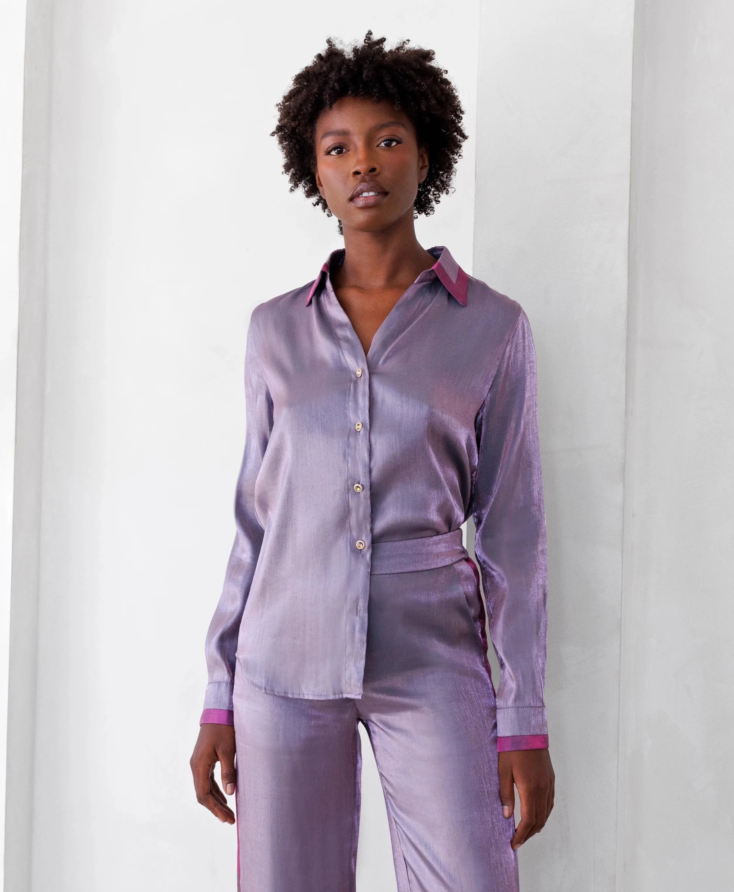 ILLUMINATED LONGSLEEVE BUTTONDOWN SHIRT IN AMETHYST