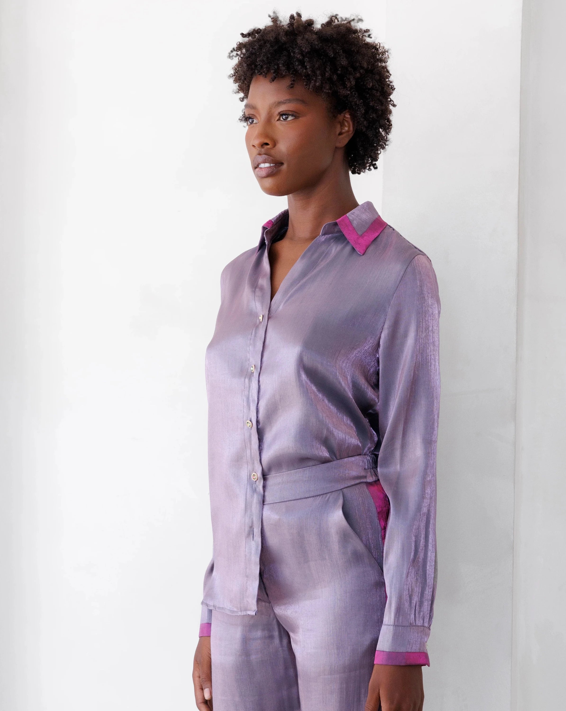 ILLUMINATED LONGSLEEVE BUTTONDOWN SHIRT IN AMETHYST