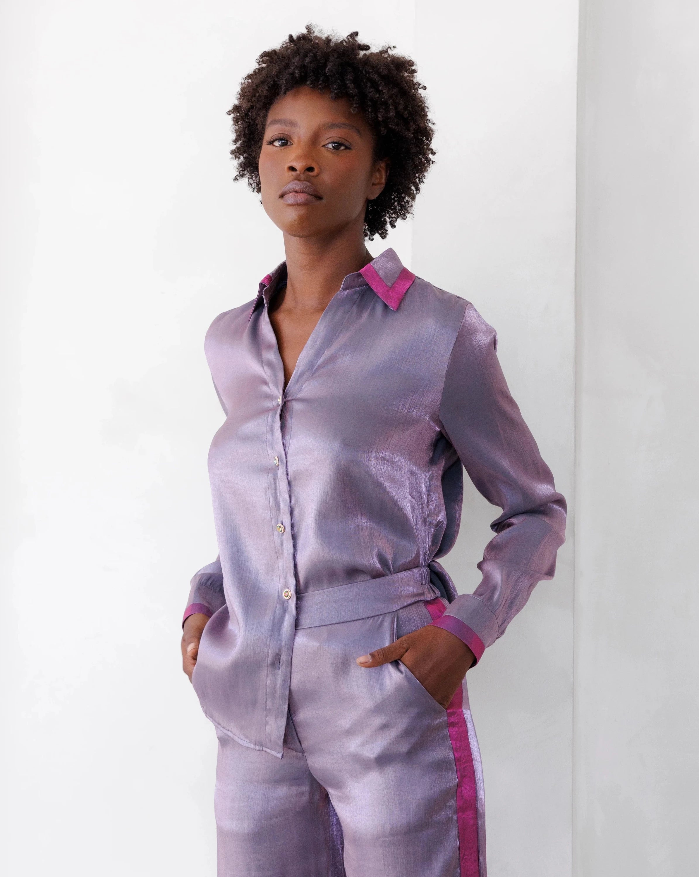 ILLUMINATED LONGSLEEVE BUTTONDOWN SHIRT IN AMETHYST